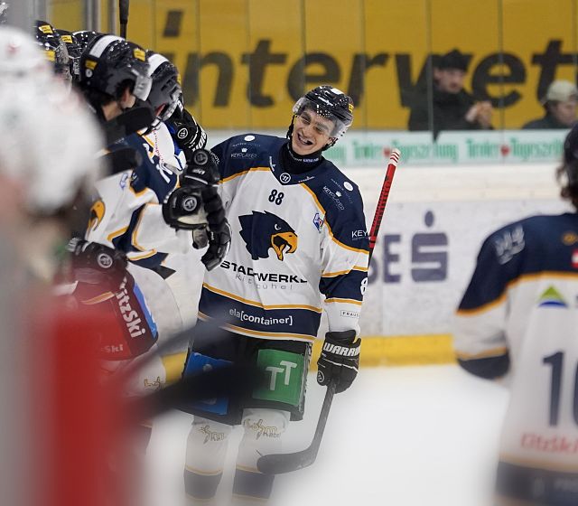 Adler treffen auswärts auf Red Bull Hockey Juniors