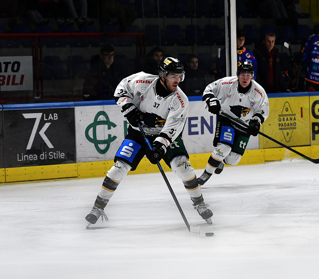 Adler verpassen Punkte in Asiago knapp